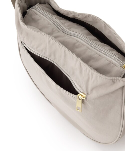 SHOO・LA・RUE(シューラルー)の「◆【撥水/軽量】オールシーズン使える フロント2ポケット ショルダーバッグ(ショルダーバッグ・レディース・ブラック/グレー/イエロー/ブルー・00)」の6枚目の写真