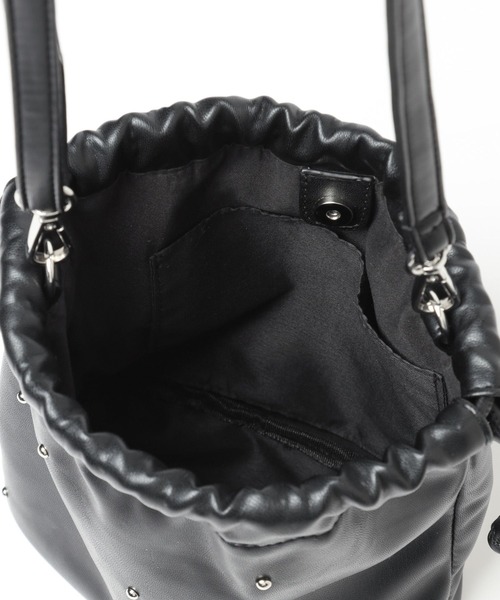 LOWRYS FARM（ローリーズファーム）の「スタッズキンチャクショルダー 109910（ショルダーバッグ・レディース・ブラック/シルバー/アイボリー・FREE）」の14枚目の写真