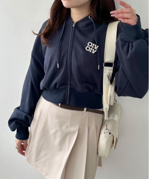 OLIVE des OLIVE（オリーブデオリーブ）の「ビジューブローチ付ZIPパーカー　1041060510（パーカー・レディース・オートミール/ネイビー/ホワイト・FREE）」の8枚目の写真