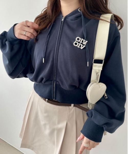 OLIVE des OLIVE（オリーブデオリーブ）の「ビジューブローチ付ZIPパーカー　1041060510（パーカー・レディース・オートミール/ネイビー/ホワイト・FREE）」の9枚目の写真