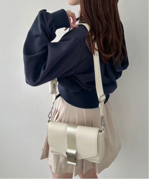 OLIVE des OLIVE（オリーブデオリーブ）の「ビジューブローチ付ZIPパーカー　1041060510（パーカー・レディース・オートミール/ネイビー/ホワイト・FREE）」の4枚目の写真