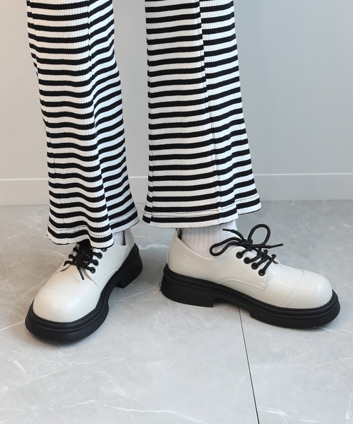 shoes365(シューズスリーシックスファイヴ)の「【shoes365】ラウンドトゥ厚底 ドレスシューズ(ドレスシューズ・レディース・ブラック/オフホワイト/ブラウン・22.5cm/23.0cm/23.5cm/24.0cm/24.5cm/25.0cm)」の1枚目の写真