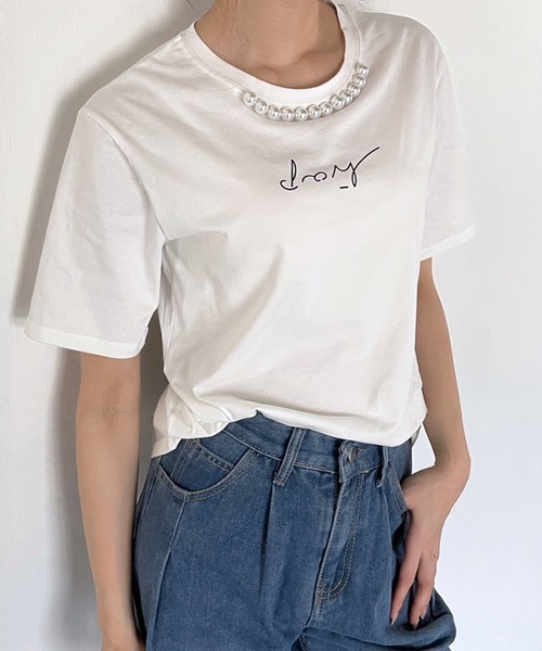 Jewelobe(ジュエローブ)の「ネックパールニュアンスロゴTシャツ(Tシャツ/カットソー・レディース・ブラック/ベージュ/ホワイト・FREE)」の2枚目の写真