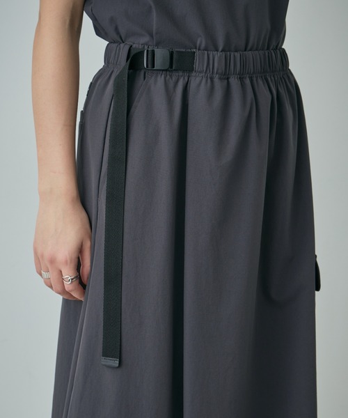 GENE HEAVENS（ジーンヘブンズ）の「(GENE HEAVENS×THOUSAND MILE)<ONLINE STORE限定>ステップヘムトップス＆ラップライク カーゴポケットスカート セットアップ（ワンピース・レディース・グレー/ブラック・FREE）」の18枚目の写真