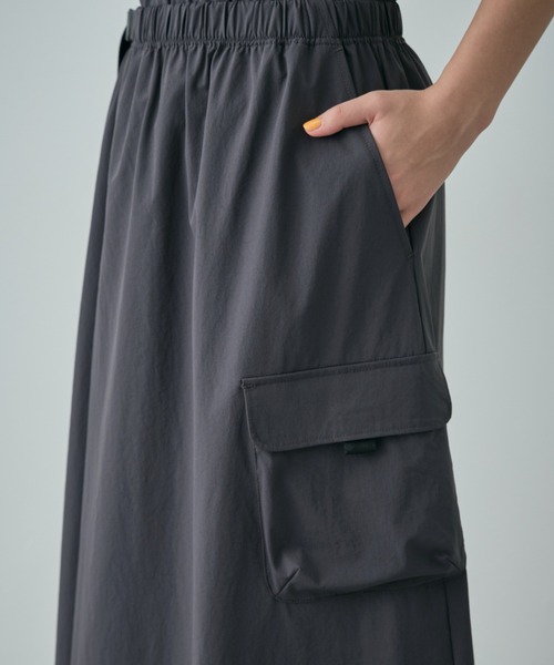 GENE HEAVENS（ジーンヘブンズ）の「(GENE HEAVENS×THOUSAND MILE)<ONLINE STORE限定>ステップヘムトップス＆ラップライク カーゴポケットスカート セットアップ（ワンピース・レディース・グレー/ブラック・FREE）」の19枚目の写真