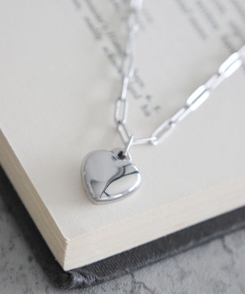 LEPSIM（レプシィム）の「ステンレスハートネックレス　110328（ネックレス・レディース・シルバー/ゴールド・ONE SIZE）」の2枚目の写真