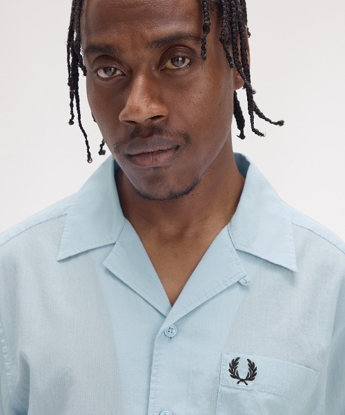 FRED PERRY（フレッドペリー）の「Lightweight Texture Revere Collar Shirt／ライトウェイトテクスチャーオープンカラーシャツ（シャツ/ブラウス・メンズ・ネイビー/グレー/サックスブルー/ネイビー系/ライトオリーブ/ピンク・M/L）」の4枚目の写真