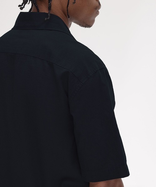 FRED PERRY（フレッドペリー）の「Lightweight Texture Revere Collar Shirt／ライトウェイトテクスチャーオープンカラーシャツ（シャツ/ブラウス・メンズ・グレー/ネイビー/ライトオリーブ/ピンク/サックスブルー/ネイビー系・M/L）」の8枚目の写真