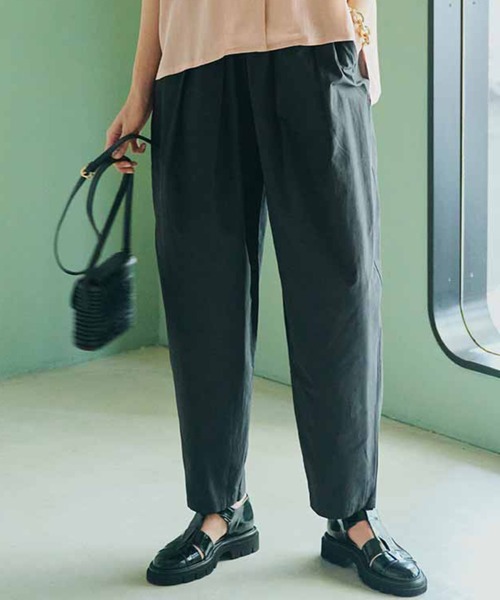 IEDIT(イディット)の「IEDIT 接触冷感素材が快適な タックボリュームパンツ(その他パンツ・レディース・ブラック/アイボリー・MEDIUM/LARGE/X-LARGE/XX-LARGE/XXX-LARGE)」の2枚目の写真