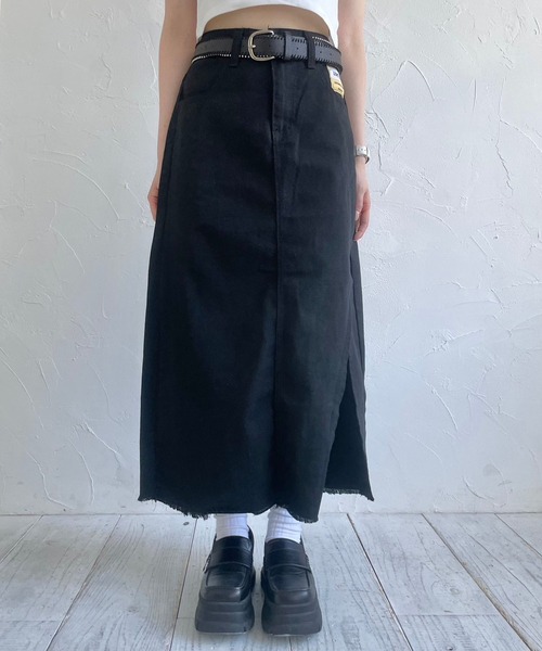 lilful(リルフル)の「パッチ付き サイドスリット デニムロングスカート(デニムスカート・レディース・ブラック/ブルー・S/L/M)」の17枚目の写真