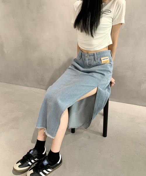 lilful(リルフル)の「パッチ付き サイドスリット デニムロングスカート(デニムスカート・レディース・ブラック/ブルー・S/L/M)」の7枚目の写真