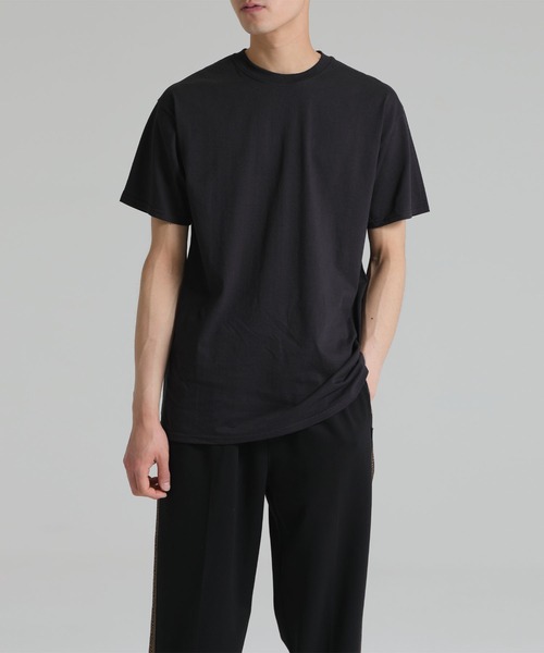 DELUXE(デラックス)の「DELUXE x Fuits of the Loom PACK TEE(Tシャツ/カットソー・メンズ・ホワイト/ブラック・X-LARGE/LARGE/MEDIUM/SMALL)」の1枚目の写真