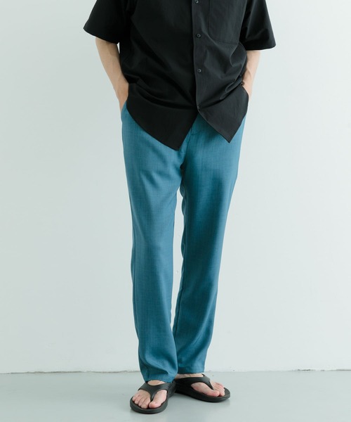ITEMS URBANRESEARCH（アイテムズ アーバンリサーチ）の「『吸水速乾/イージーケア/UVカット』『セットアップ対応』高機能ツイル ウエストイージー スラックス（その他パンツ・メンズ・ブラック/チャコールグレー/ネイビー/ブルー系その他・MEDIUM/LARGE）」の4枚目の写真