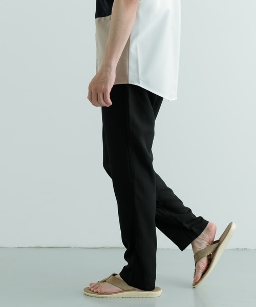 ITEMS URBANRESEARCH（アイテムズ アーバンリサーチ）の「『吸水速乾/イージーケア/UVカット』『セットアップ対応』高機能ツイル ウエストイージー スラックス（その他パンツ・メンズ・ブラック/チャコールグレー/ネイビー/ブルー系その他・MEDIUM/LARGE）」の22枚目の写真