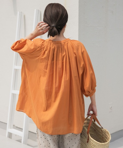 URBAN RESEARCH DOORS（アーバンリサーチドアーズ）の「コットンボイルタックギャザーブラウス（シャツ/ブラウス・レディース・ブラック/オフホワイト/ブルー/オレンジ・MEDIUM）」の21枚目の写真
