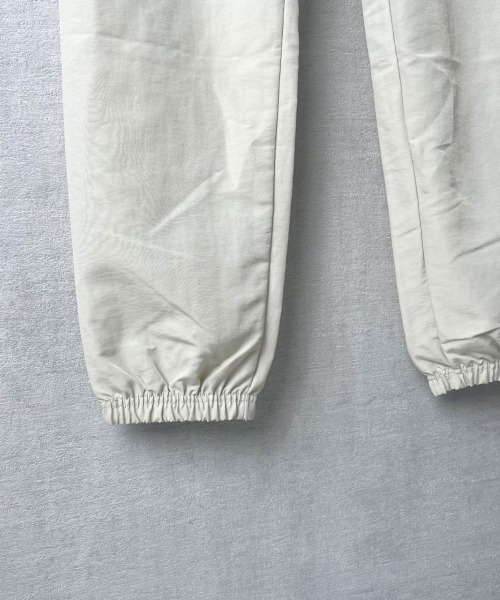 INNOCENT(イノセント)の「【T2】【OTL apparel】2331-UNISEX NYLON TRACK PANTS(その他パンツ・メンズ・ベージュ/ブラック/カーキ/オリーブ/シルバー・MEDIUM)」の14枚目の写真