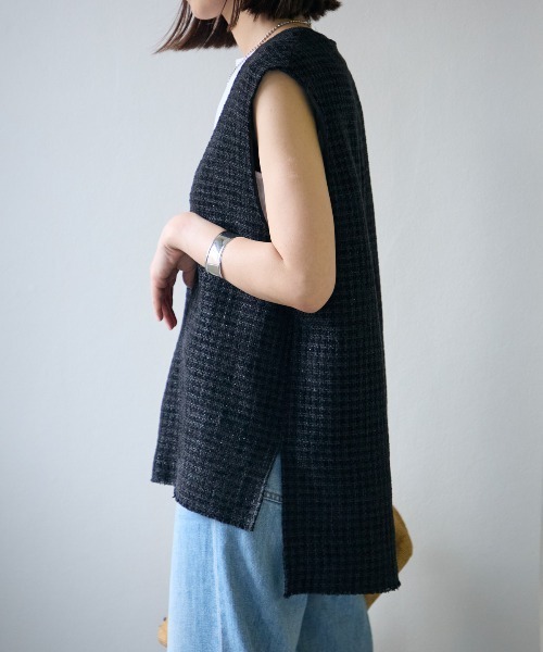 TRIANGLE PALETTE(トライアングルパレット)の「ツイードVネックベスト(ベスト・レディース・アイボリー/ブラック・FREE)」の12枚目の写真