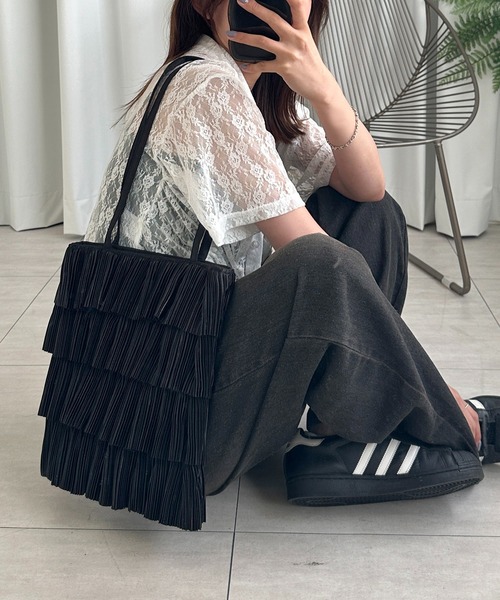 apres jour mignon(アプレジュールミニョン)の「【apresjour mignon×ARIAZ】プリーツフリルトートバッグ(トートバッグ・レディース・ピンク/オフホワイト/ブラック・ONESIZE)」の6枚目の写真