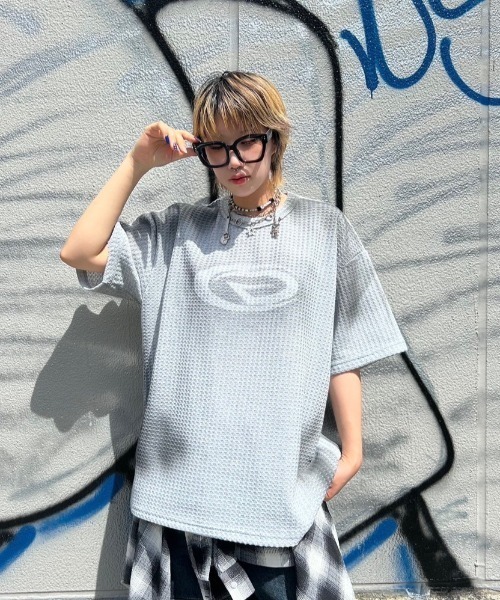 XU(エックスユー)の「ストリートファッション XU エックスユー washing waffle tee ウォッシングワッフルTシャツ ロゴTシャツ 半袖トップス 半袖Tシャツ オーバーサイズ 韓国ファッション 韓国ストリート(Tシャツ/カットソー・メンズ・ホワイト/ブラック/グレー・ONE SIZE)」の19枚目の写真