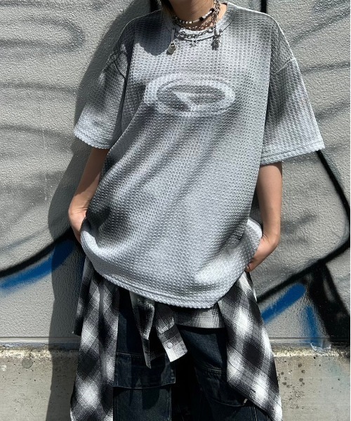 XU(エックスユー)の「ストリートファッション XU エックスユー washing waffle tee ウォッシングワッフルTシャツ ロゴTシャツ 半袖トップス 半袖Tシャツ オーバーサイズ 韓国ファッション 韓国ストリート(Tシャツ/カットソー・メンズ・ホワイト/ブラック/グレー・ONE SIZE)」の20枚目の写真