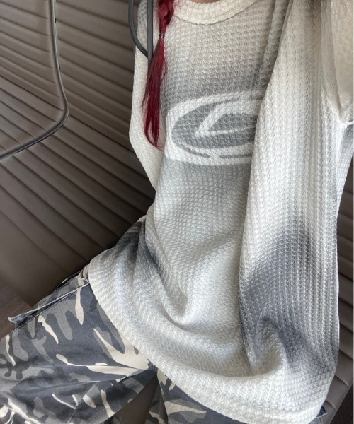 XU(エックスユー)の「ストリートファッション XU エックスユー washing waffle tee ウォッシングワッフルTシャツ ロゴTシャツ 半袖トップス 半袖Tシャツ オーバーサイズ 韓国ファッション 韓国ストリート(Tシャツ/カットソー・メンズ・ホワイト/ブラック/グレー・ONE SIZE)」の17枚目の写真