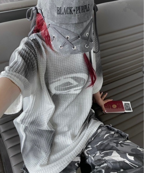 XU(エックスユー)の「ストリートファッション XU エックスユー washing waffle tee ウォッシングワッフルTシャツ ロゴTシャツ 半袖トップス 半袖Tシャツ オーバーサイズ 韓国ファッション 韓国ストリート(Tシャツ/カットソー・メンズ・ホワイト/ブラック/グレー・ONE SIZE)」の16枚目の写真