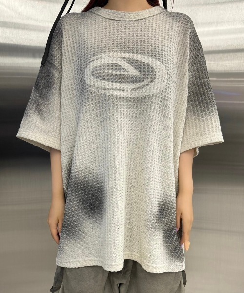 XU(エックスユー)の「ストリートファッション XU エックスユー washing waffle tee ウォッシングワッフルTシャツ ロゴTシャツ 半袖トップス 半袖Tシャツ オーバーサイズ 韓国ファッション 韓国ストリート(Tシャツ/カットソー・メンズ・ホワイト/ブラック/グレー・ONE SIZE)」の13枚目の写真