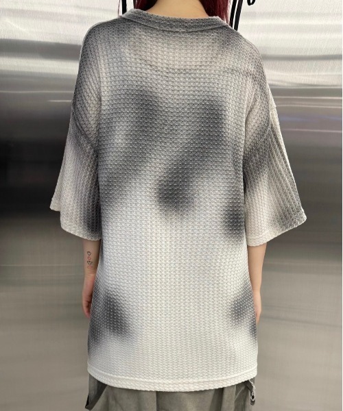 XU(エックスユー)の「ストリートファッション XU エックスユー washing waffle tee ウォッシングワッフルTシャツ ロゴTシャツ 半袖トップス 半袖Tシャツ オーバーサイズ 韓国ファッション 韓国ストリート(Tシャツ/カットソー・メンズ・ホワイト/ブラック/グレー・ONE SIZE)」の12枚目の写真