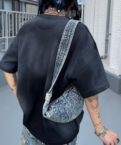 XU(エックスユー)の「ストリートファッション XU エックスユー washing waffle tee ウォッシングワッフルTシャツ ロゴTシャツ 半袖トップス 半袖Tシャツ オーバーサイズ 韓国ファッション 韓国ストリート(Tシャツ/カットソー・メンズ・ホワイト/ブラック/グレー・ONE SIZE)」の7枚目の写真