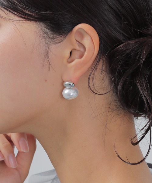 Kana(カナ)の「オーバル パール メタル フィット ピアス パーティー 結婚式 お呼ばれ オケージョン(ピアス(両耳用)・レディース・ゴールド/シルバー・フリー)」の4枚目の写真