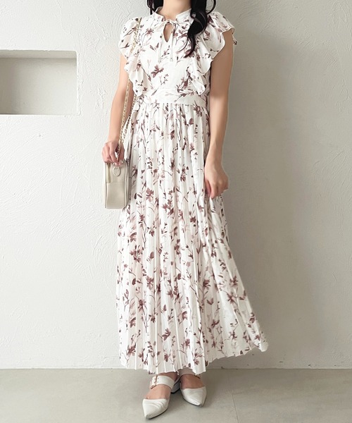 新品　花柄ビジュー装飾ノースリーブワンピース ビジュー付き花柄刺繍フレアワンピース ノースリーブ ネイビー S