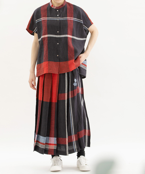 nop de nod（ノップドゥノッド）の「Cielリネンパネルチェックスタンドカラーシャツ（シャツ/ブラウス・レディース・ブラック/ダークグリーン/レッド・M）」の4枚目の写真