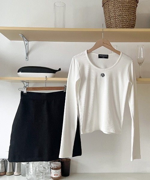 muahmuah(ムーアムーア)の「A'GEM/9 × .kom『muah muah/ムーアムーア』STITCH U NECK LONG SLEEVE T-SHIRT/ステッチUネックロングシャツ(Tシャツ/カットソー・レディース・ブラック/ライトブルー/アイボリー/ライトグレー/グレー/ネイビー/A・FREE)」の17枚目の写真