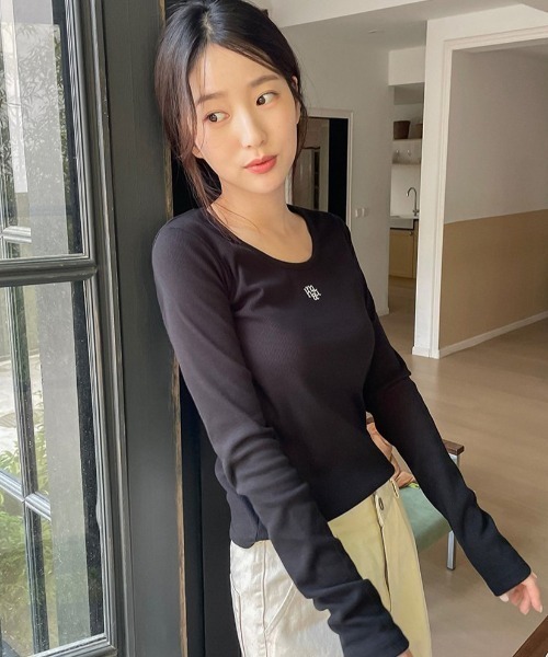 muahmuah(ムーアムーア)の「A'GEM/9 × .kom『muah muah/ムーアムーア』STITCH U NECK LONG SLEEVE T-SHIRT/ステッチUネックロングシャツ(Tシャツ/カットソー・レディース・ブラック/ライトブルー/アイボリー/ライトグレー/グレー/ネイビー/A・FREE)」の10枚目の写真