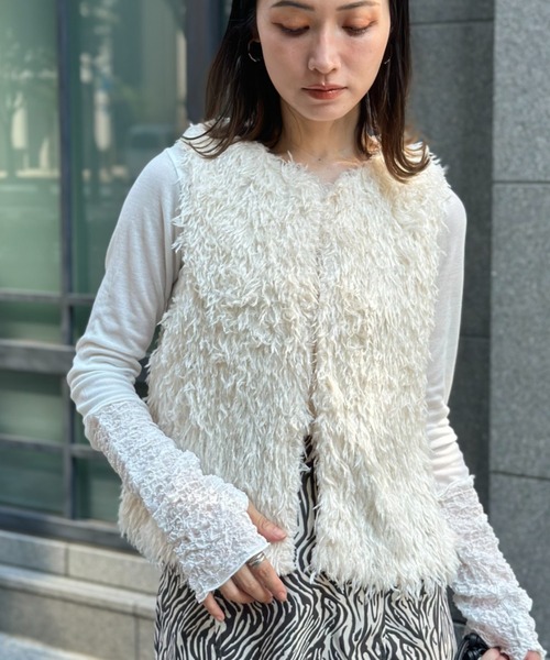 deux amour（ドゥーザムール）の「フリンジファ―ベスト（ベスト・レディース・アイボリー/ブラック/グレー・FREE）」の4枚目の写真