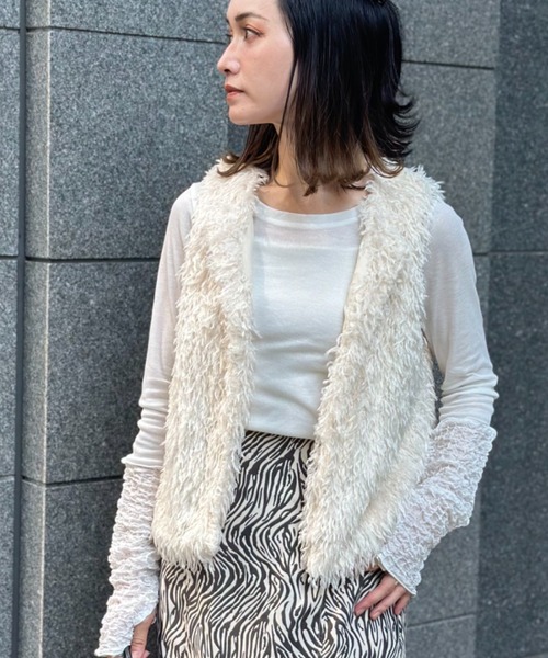 deux amour（ドゥーザムール）の「フリンジファ―ベスト（ベスト・レディース・アイボリー/ブラック/グレー・FREE）」の7枚目の写真