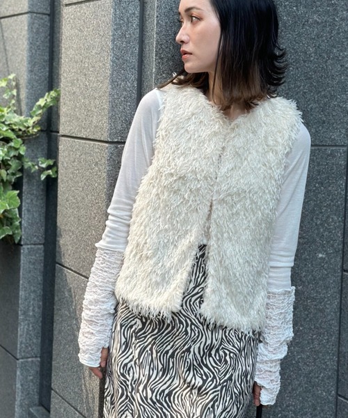 deux amour（ドゥーザムール）の「フリンジファ―ベスト（ベスト・レディース・アイボリー/ブラック/グレー・FREE）」の8枚目の写真