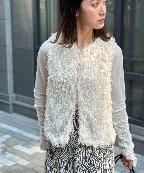 deux amour（ドゥーザムール）の「フリンジファ―ベスト（ベスト・レディース・アイボリー/ブラック/グレー・FREE）」の5枚目の写真
