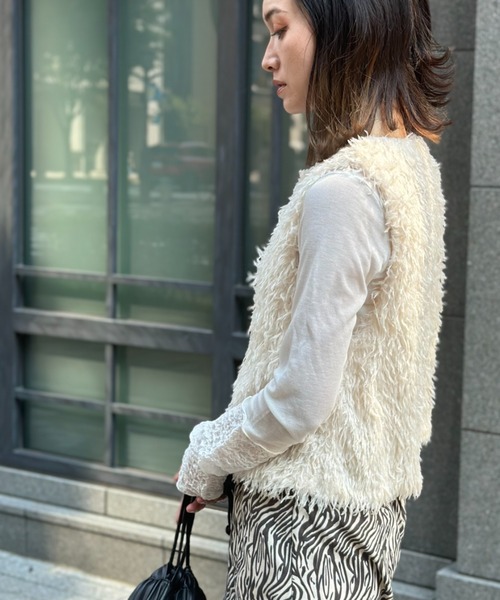 deux amour（ドゥーザムール）の「フリンジファ―ベスト（ベスト・レディース・アイボリー/ブラック/グレー・FREE）」の10枚目の写真