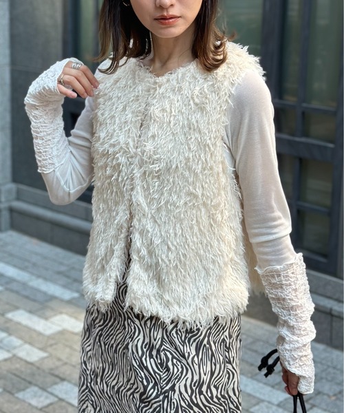 deux amour（ドゥーザムール）の「フリンジファ―ベスト（ベスト・レディース・アイボリー/ブラック/グレー・FREE）」の12枚目の写真