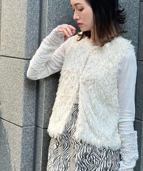 deux amour（ドゥーザムール）の「フリンジファ―ベスト（ベスト・レディース・アイボリー/ブラック/グレー・FREE）」の6枚目の写真