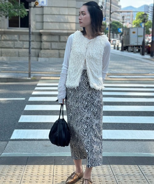 deux amour（ドゥーザムール）の「フリンジファ―ベスト（ベスト・レディース・アイボリー/ブラック/グレー・FREE）」の19枚目の写真