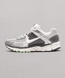 NIKE（ナイキ）の「NIKE WMNS ZOOM VOMERO 5 FB8825-001（スニーカー）」