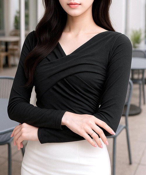 Julia Boutique(ジュリアブティック)の「ギャザーカシュクールカットソートップス(Tシャツ/カットソー・レディース・グレー/ブラック/レッド/ベージュ・ONE)」の2枚目の写真