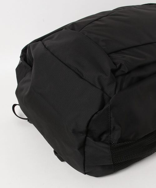 Columbia（コロンビア）の「【WEB限定】[Columbia/コロンビア] ワンポイントロゴ パナシーア 30L バックパック（バックパック/リュック・レディース・ブラック/ベージュ・ONE SIZE）」の4枚目の写真