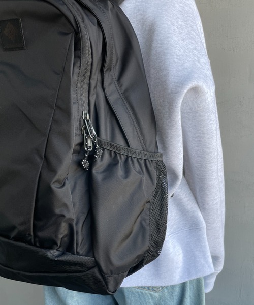 Columbia（コロンビア）の「【WEB限定】[Columbia/コロンビア] ワンポイントロゴ パナシーア 30L バックパック（バックパック/リュック・レディース・ブラック/ベージュ・ONE SIZE）」の15枚目の写真