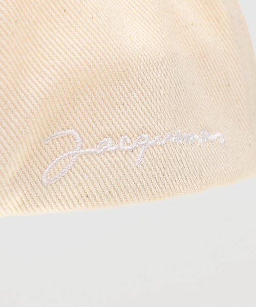 JACQUEMUS(ジャックムス)の「LA CASQUETTE JACQUEMUS(キャップ・レディース・オフホワイト/ブラック・58/60)」の6枚目の写真