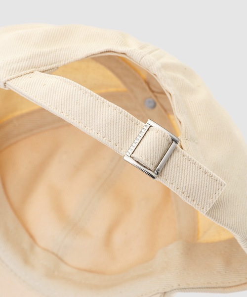 JACQUEMUS(ジャックムス)の「LA CASQUETTE JACQUEMUS(キャップ・レディース・オフホワイト/ブラック・58/60)」の8枚目の写真