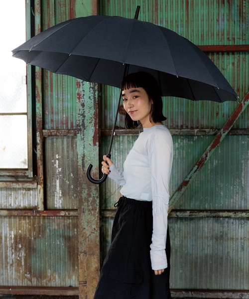 Wpc.（ダブリュピーシー）の「【公式限定アイテム】16本骨 大きいサイズ 雨傘 長傘 晴雨兼用 Wpc.（長傘・メンズ・ブラック/グレー/ネイビー・FREE）」の6枚目の写真