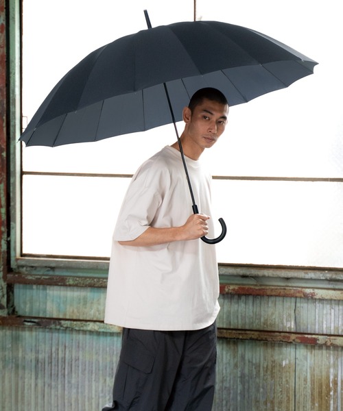 Wpc.（ダブリュピーシー）の「【公式限定アイテム】16本骨 大きいサイズ 雨傘 長傘 晴雨兼用 Wpc.（長傘・メンズ・ブラック/グレー/ネイビー・FREE）」の5枚目の写真